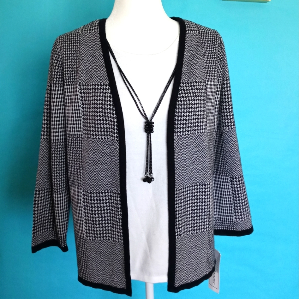 Alfred Dunner two for one 3/4 sleeve Round neck  Medium White  Black  New Tags